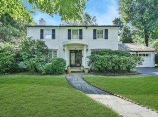 81 Wensley Dr, Great Neck, NY 11020