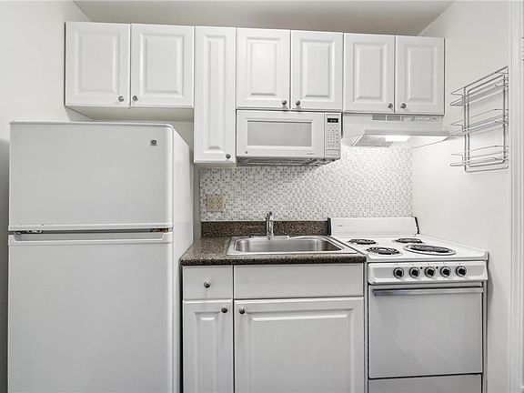 4th image of 1205 Saint Charles Ave APT 1115