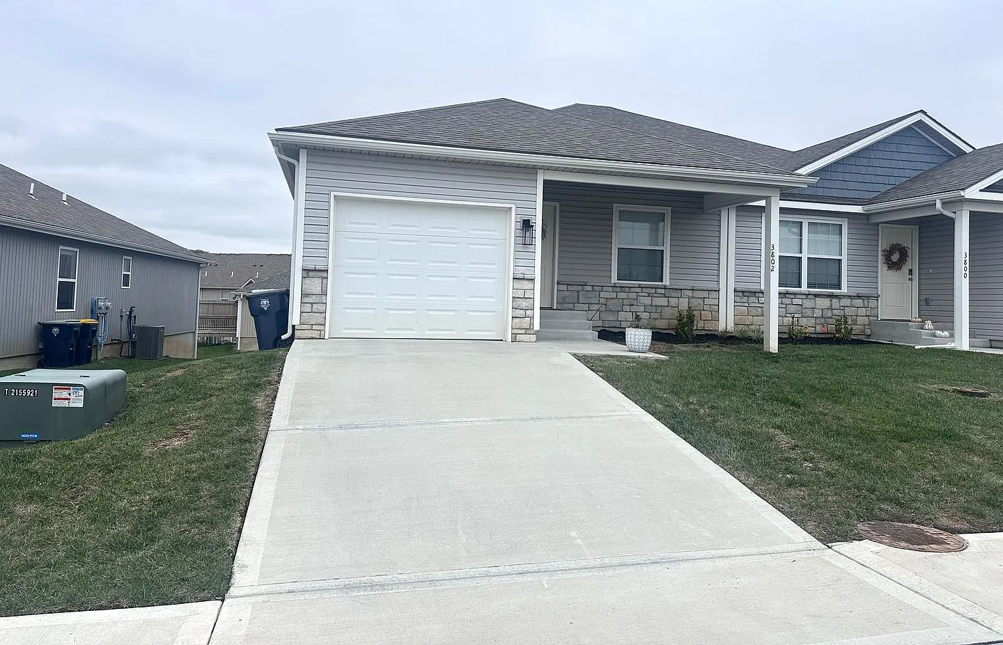4 Bed | 3 Bath | 1 Car Garage Duplex in Kansas City — Photo 1