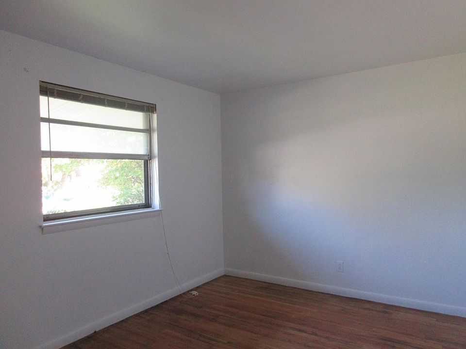 2nd image of 2721 Eastman Ave