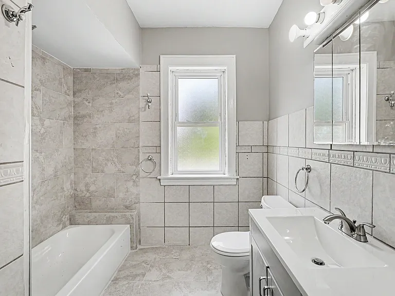 1542 S 60th Ct — Photo 8