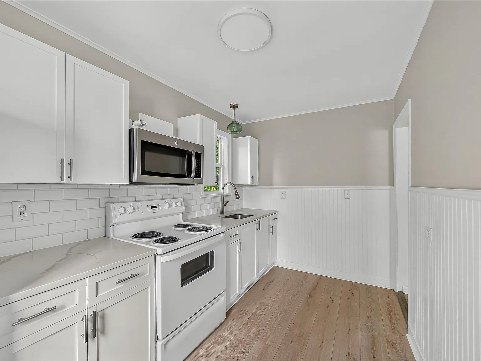 2 bed, 1958 sqft, $1,995 — Photo 3