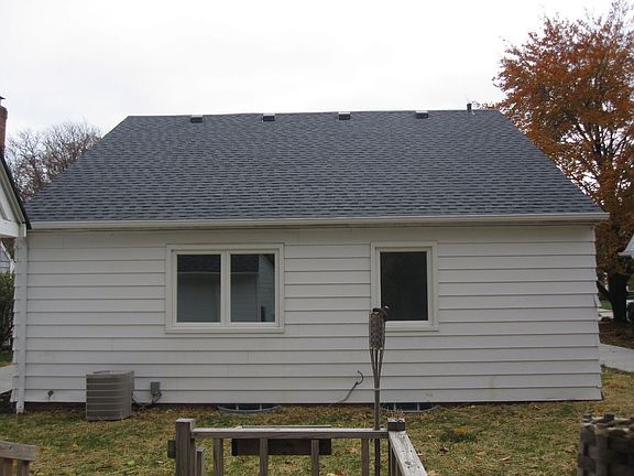 3rd image of 1062 Fresno Dr