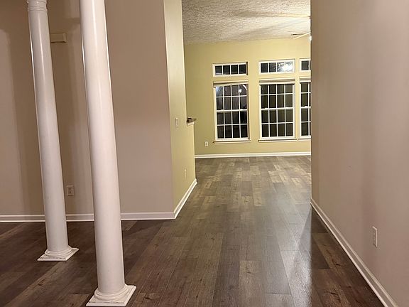 3rd image of 808 Waterloo Ct