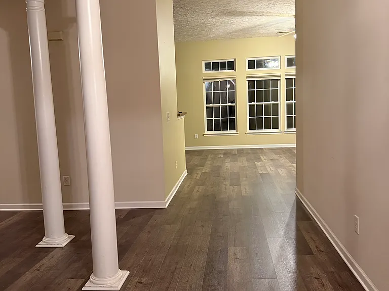 808 Waterloo Ct — Photo 3