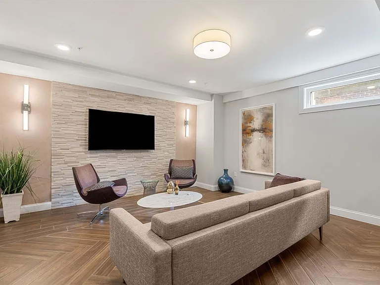 771 Harrison Ave #201 — Photo 16