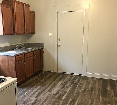 3rd image of 427 Avenue B