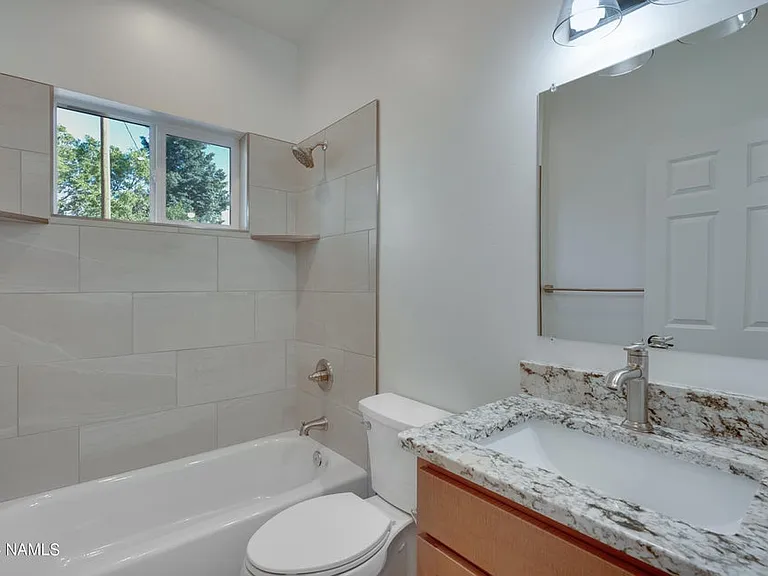 324 S 5th St — Photo 15