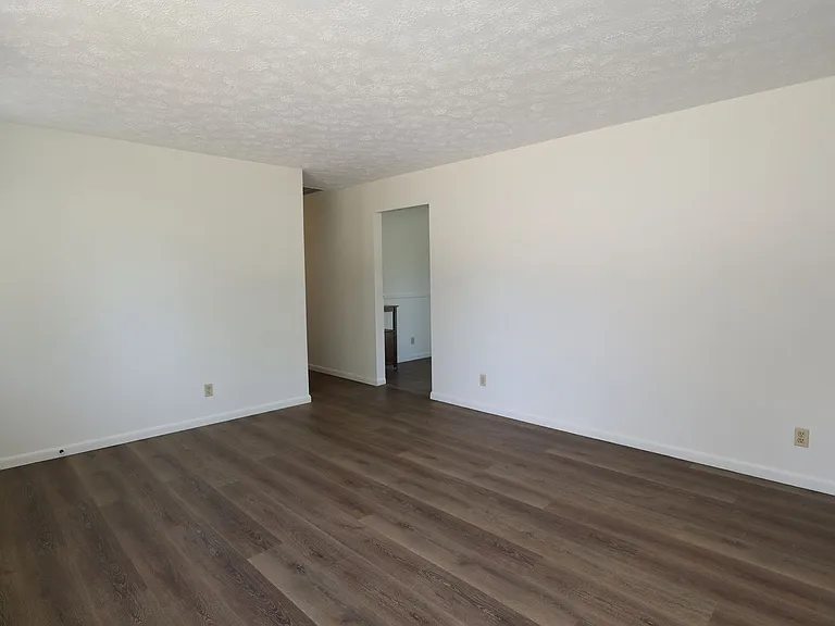 115 E Washington St — Photo 4