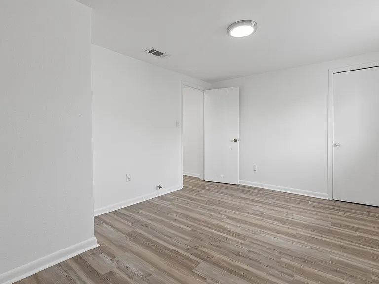 2201 S Pine St #1 — Photo 16