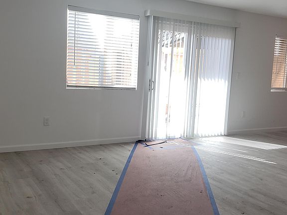 2nd image of 5325 Holiday Dr #2