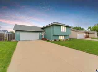 404 N Foss Ave, Sioux Falls, SD 57110