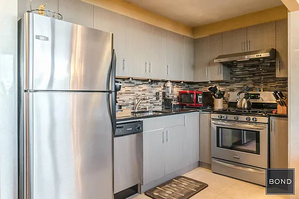 Sold by Bond New York | media 19