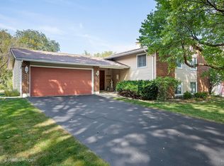 2528 Mitchell Dr, Woodridge, IL 60517