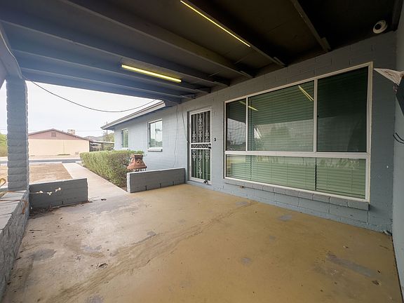 3rd image of 2629 W Larkspur Dr