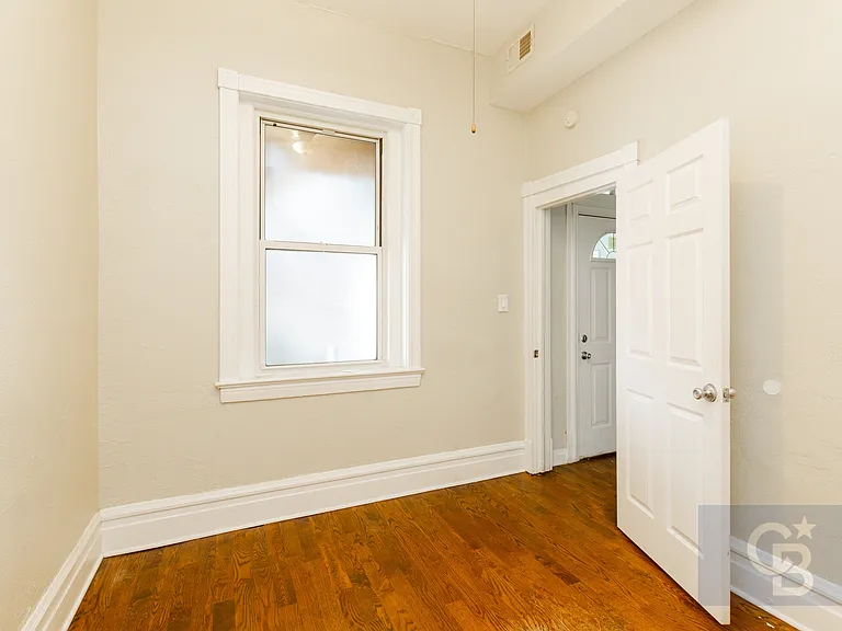 2445 W Harrison St — Photo 5