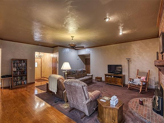 5th image of 313 Sondra Dr