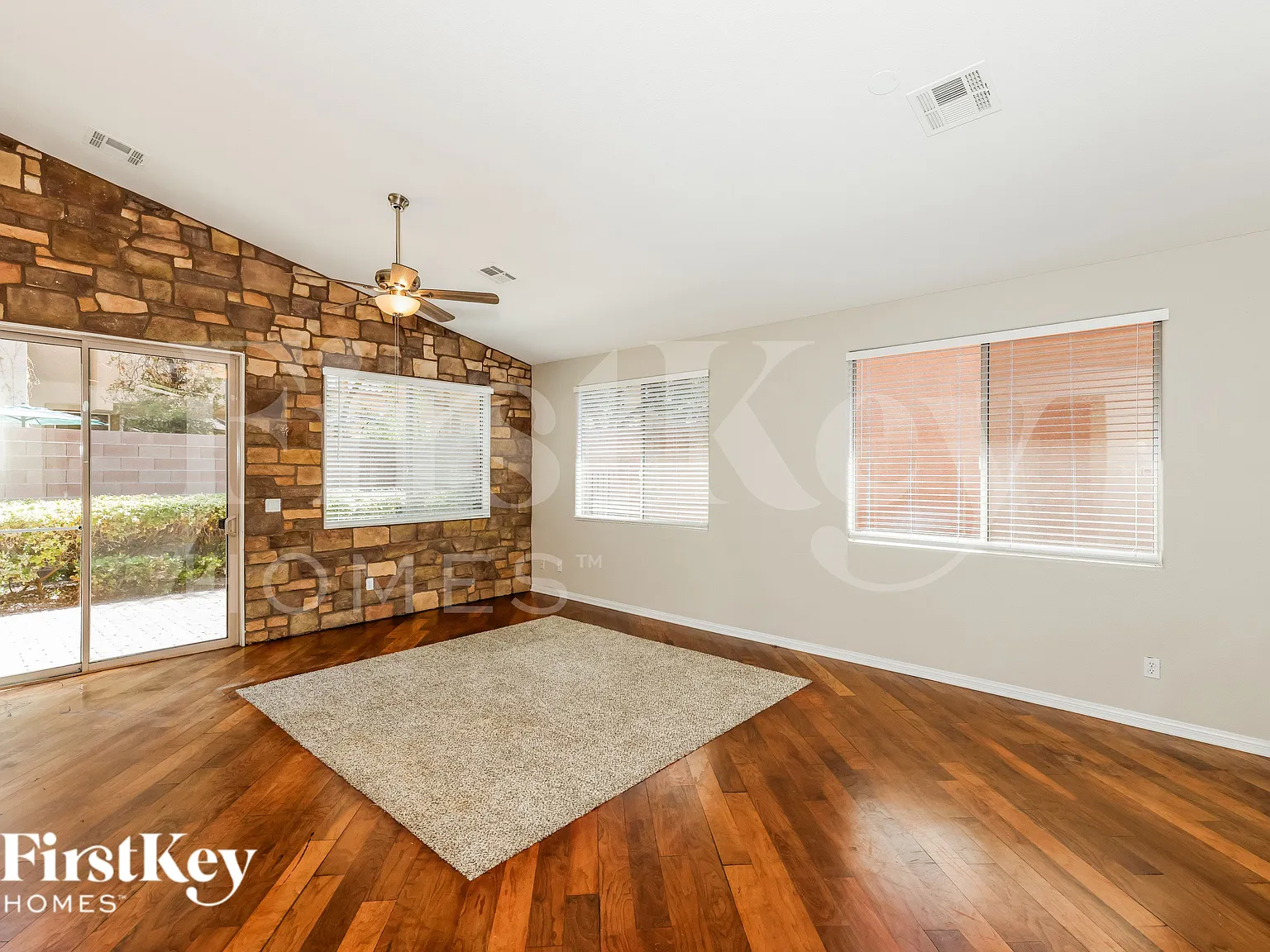 3 bed, 2.0 bath, 1716 sqft, $2,180 — Photo 3
