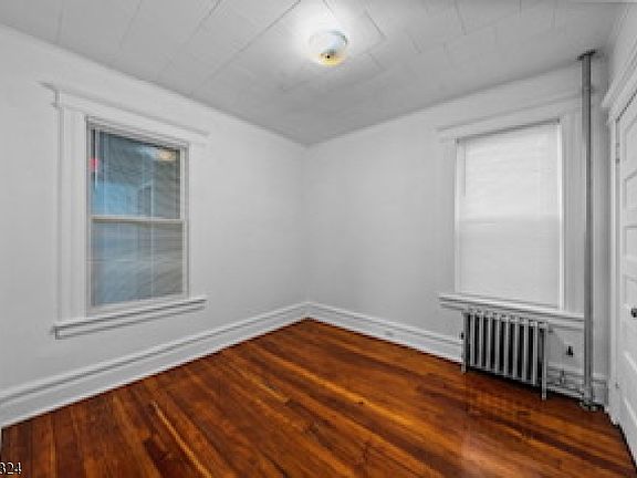 2nd image of 937 Grove St