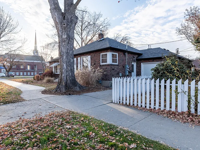 1300 W Franklin St #50 — Photo 4