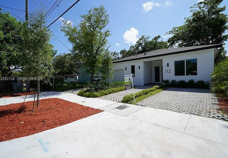 112 NW 24th Ct — Photo 1