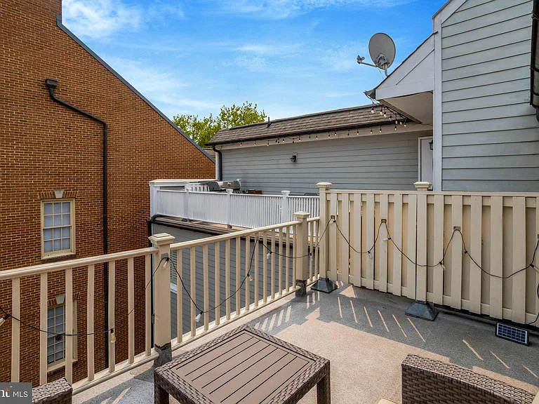 422 Pendleton St — Photo 36