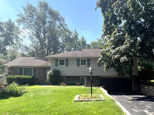 29W239 Ray Ave, West Chicago, IL 60185