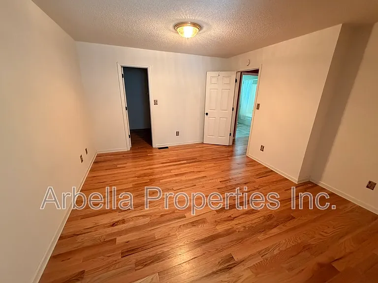 215 Radford Dr — Photo 10