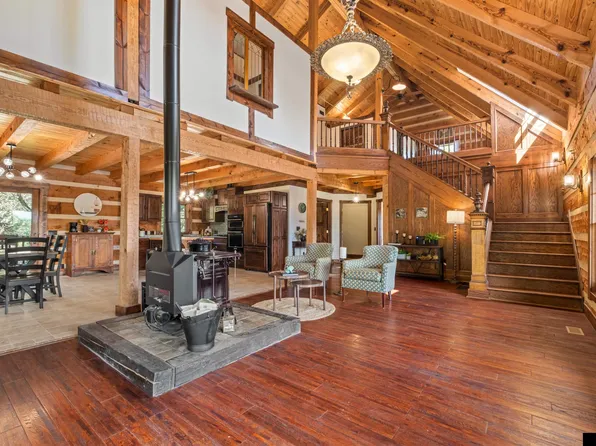 8305 Kauai Dr, Papillion, NE 68046