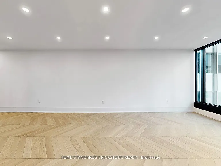 110 Bloor St W #1009 — Photo 19