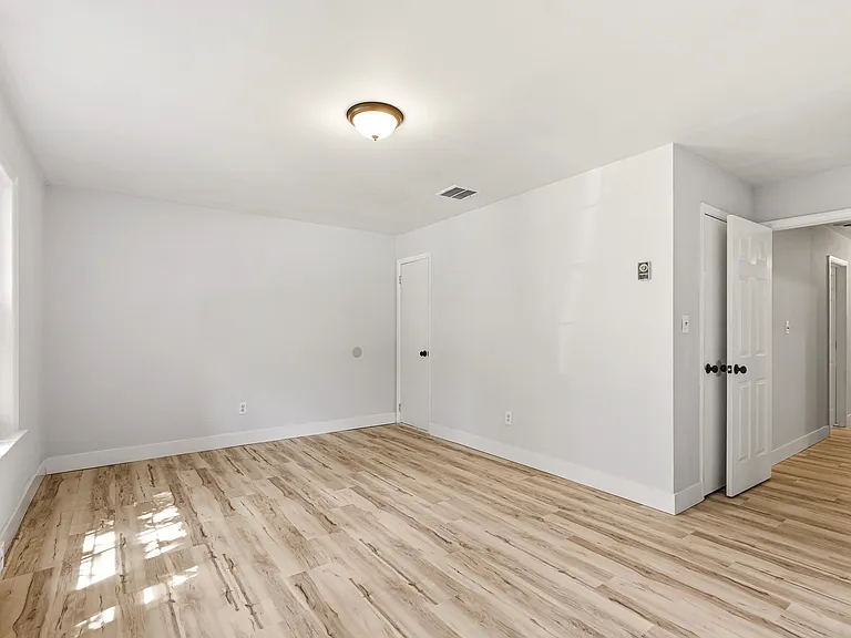 721 12th Ave — Photo 15
