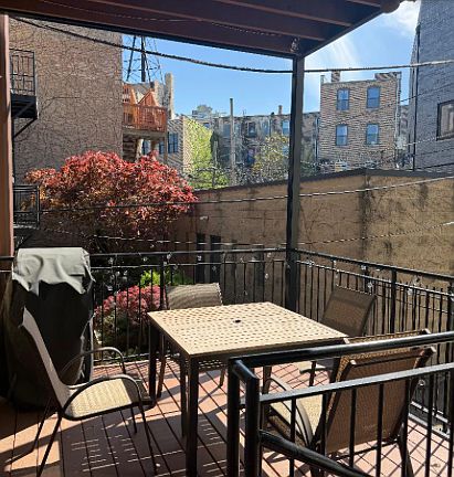 2nd image of 1448 N Wood St APT 2R