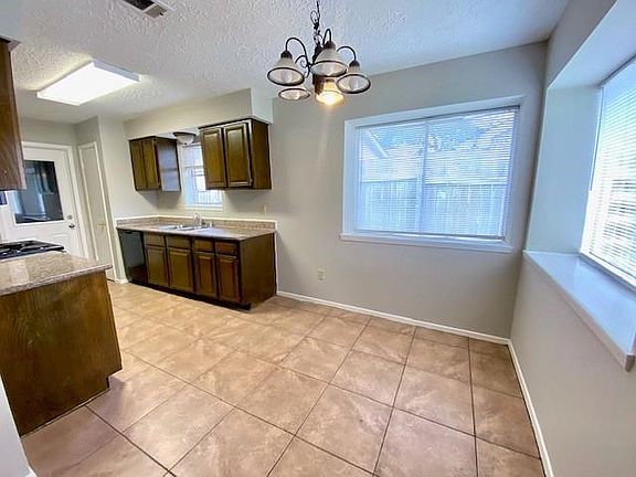 4th image of 5502 Maplegate Dr