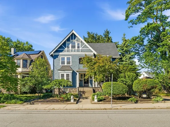 9 Grove St, Medford, MA 02155