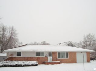 566 W Dayton St, Galesburg, IL 61401