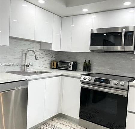 4th image of 1775 Washington Ave APT 10D