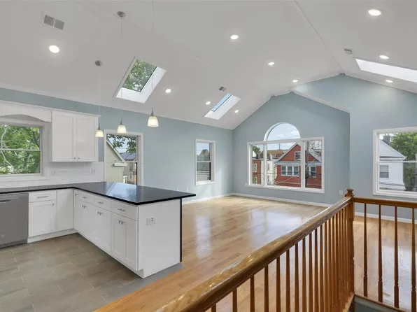10 Bidwell Ave, Jersey City, NJ 07305