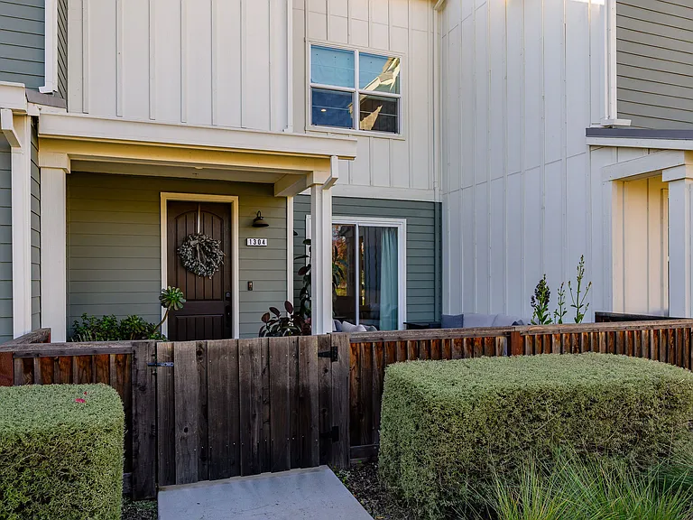 1304 Bloom Ln — Photo 48