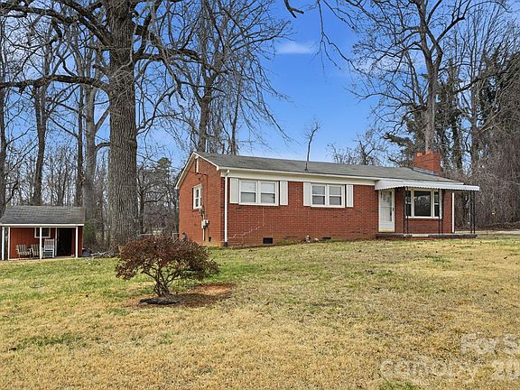 3rd image of 405 Klumac Rd