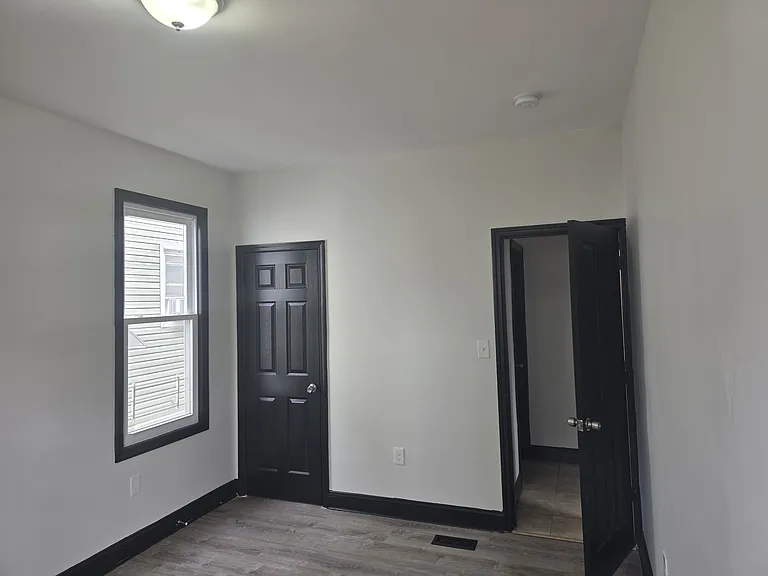 653 S 20th St #1 — Photo 8