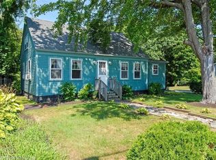 12 Bourne Ave, Wells, ME 04090