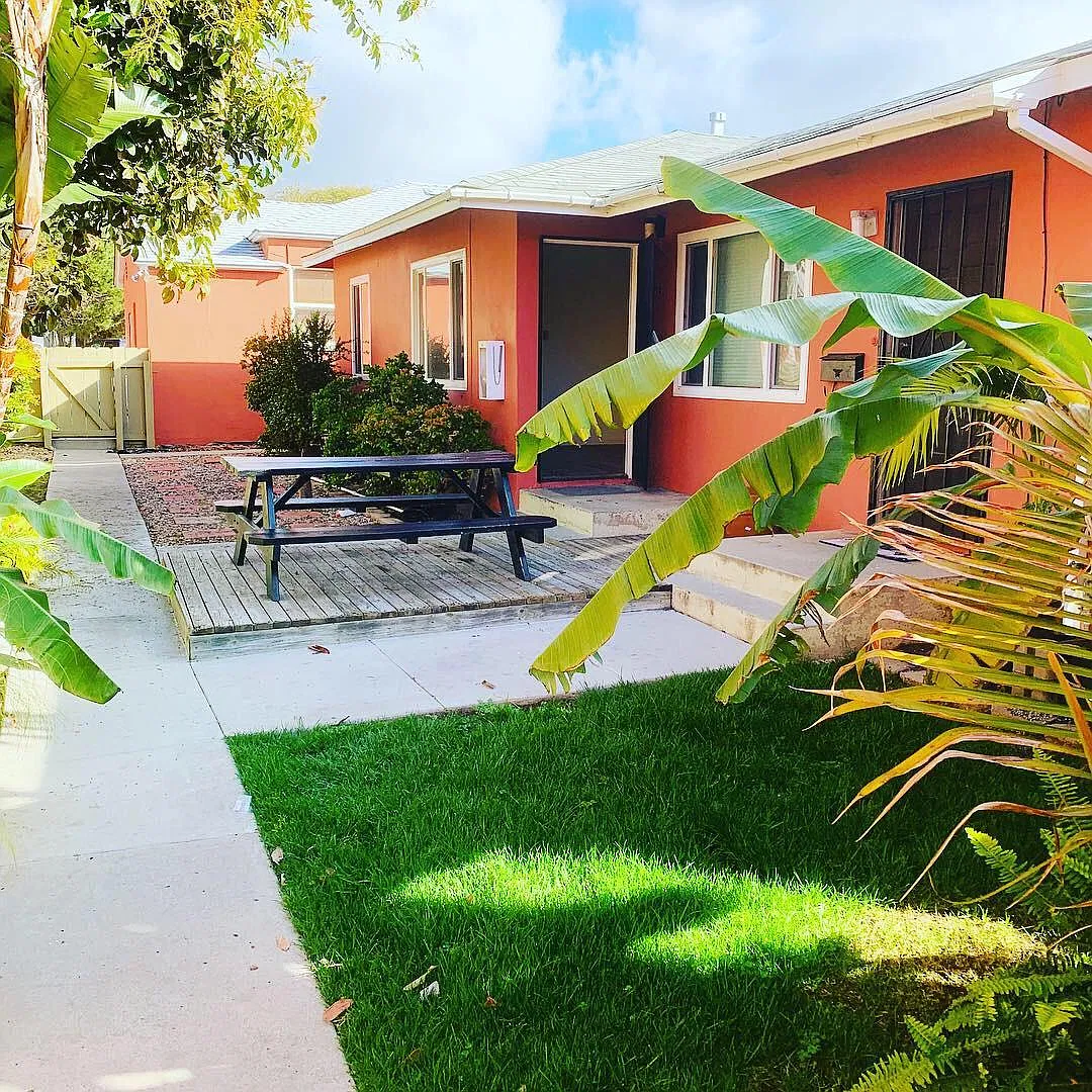 2 bed, 800 sqft, $3,595 — Photo 1