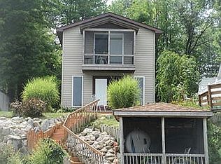 2534 N Peterson Dr, Sanford, MI 48657