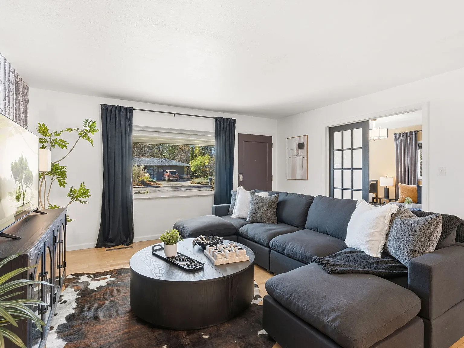 3 bed, 1255 sqft, $3,600 — Photo 3