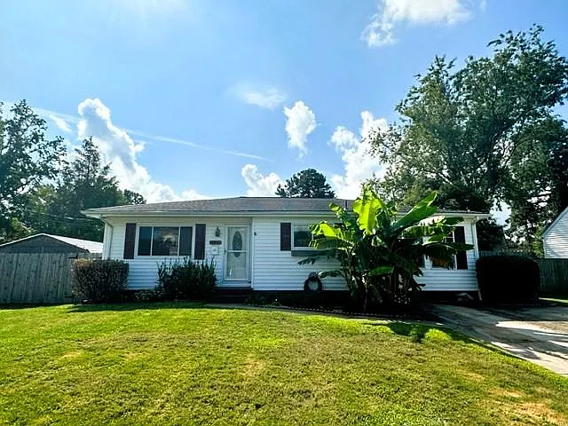 3 bed, 1.5 bath, 1200 sqft, $2,100 — Photo 1