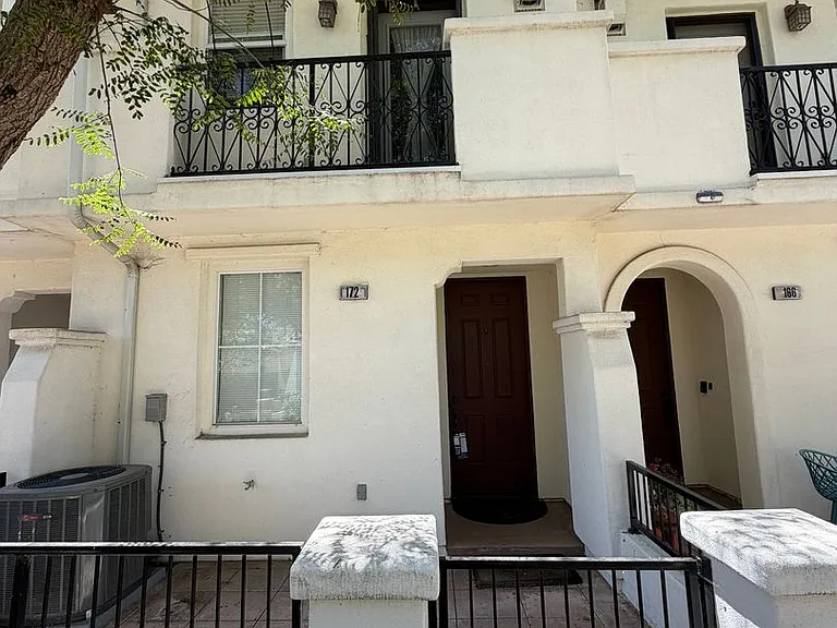 172 Beach Side Ct — Photo 2