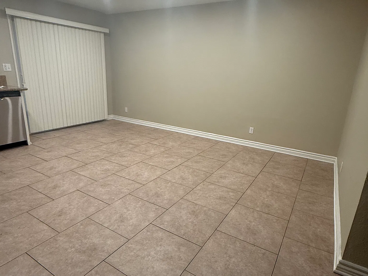 3 bed, 1172 sqft, $3,300 — Photo 4