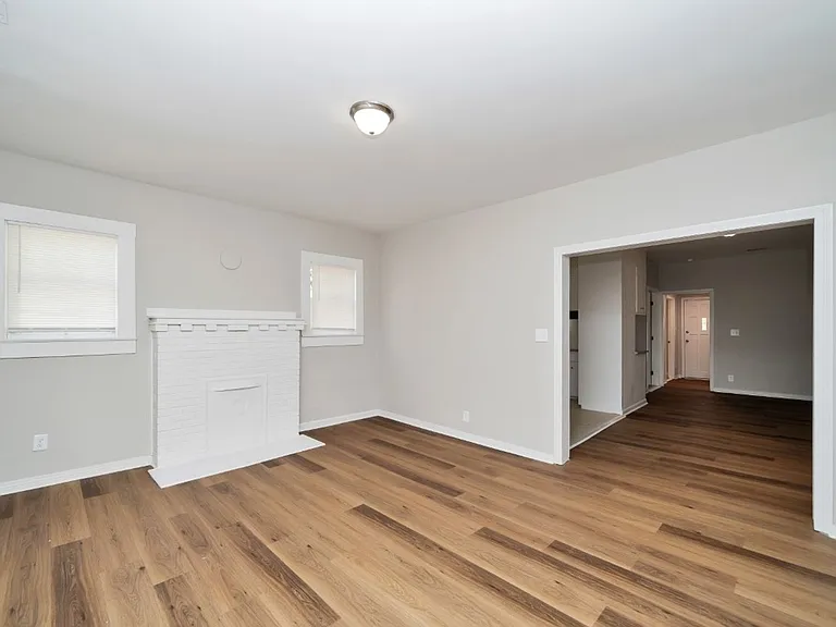 419 Gladys St — Photo 7