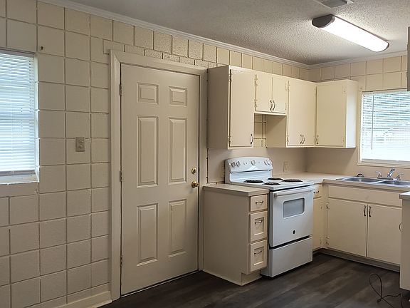 3rd image of 3010 S Holly St