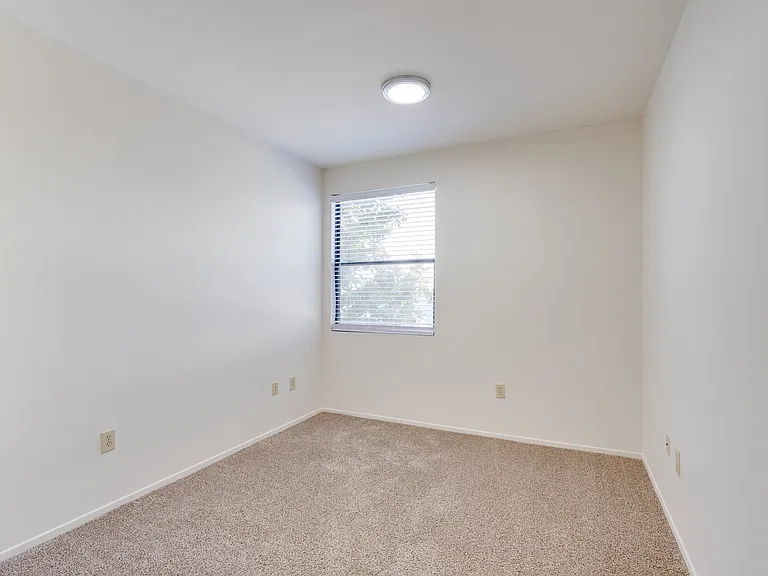 510 E 3rd St — Photo 9